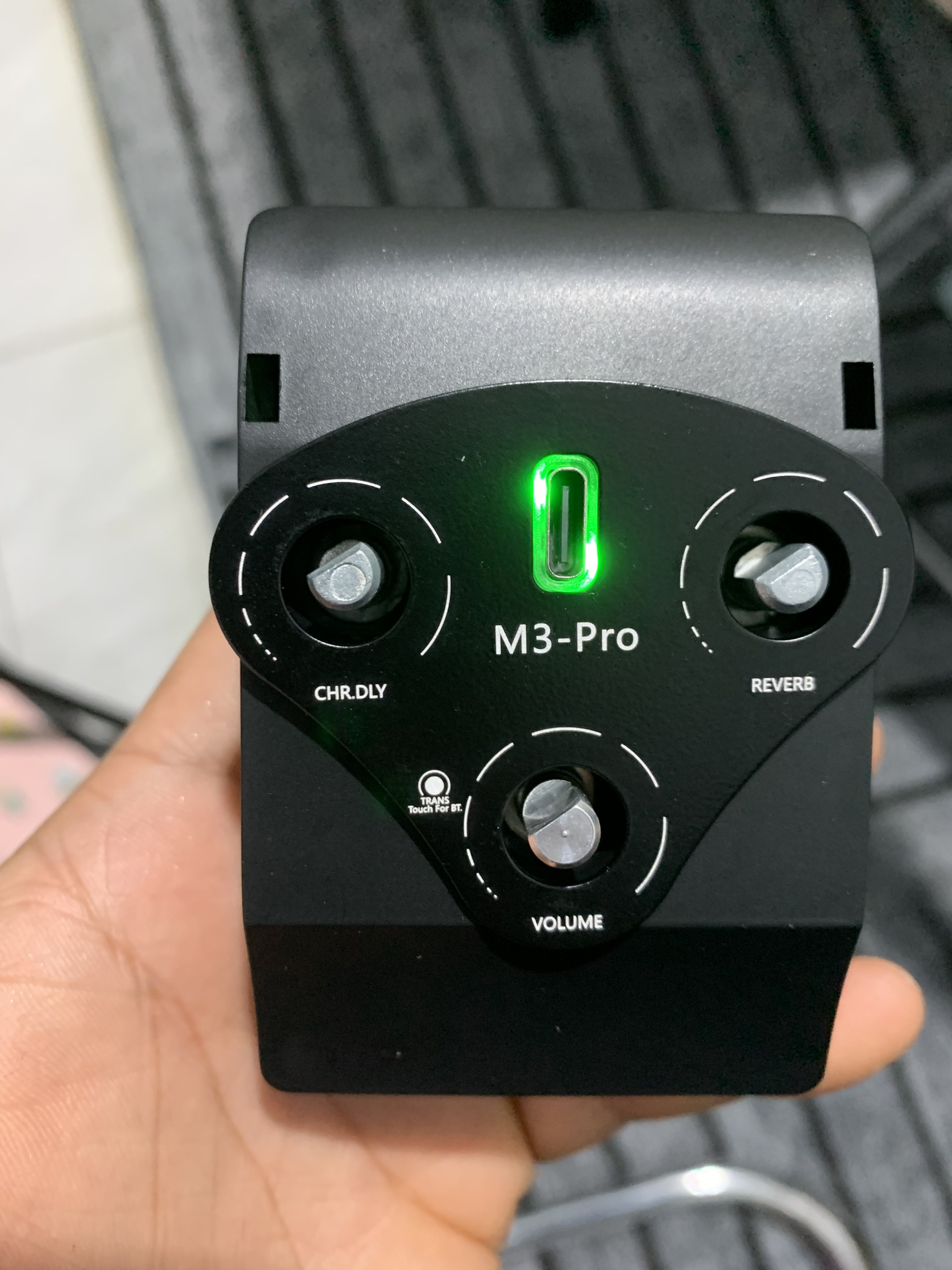 EQ Guitar Blutooth M3 Pro lắp Đàn Guitar Với Reverb, Delay, Blutooth có pin sạc kèm