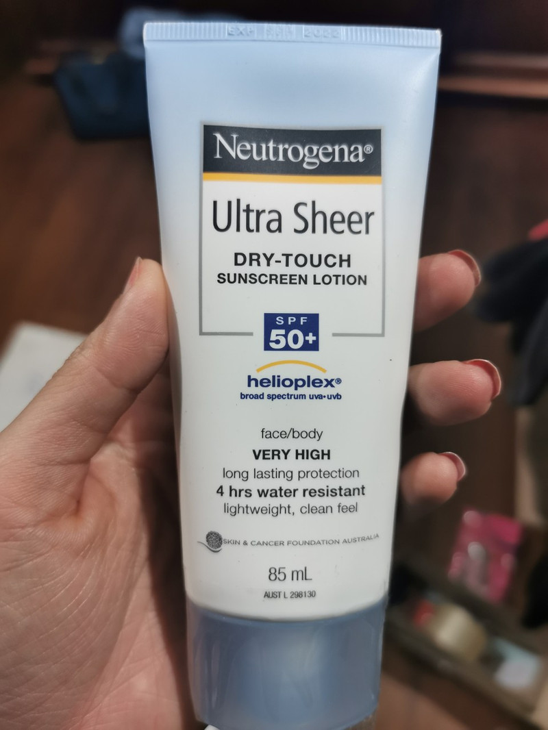 Kem Chống Nắng Mặt và Cơ Thể Neutrogena Ultra Sheer Dry-Touch Sunscreen Lotion SPF 50+ 85ml