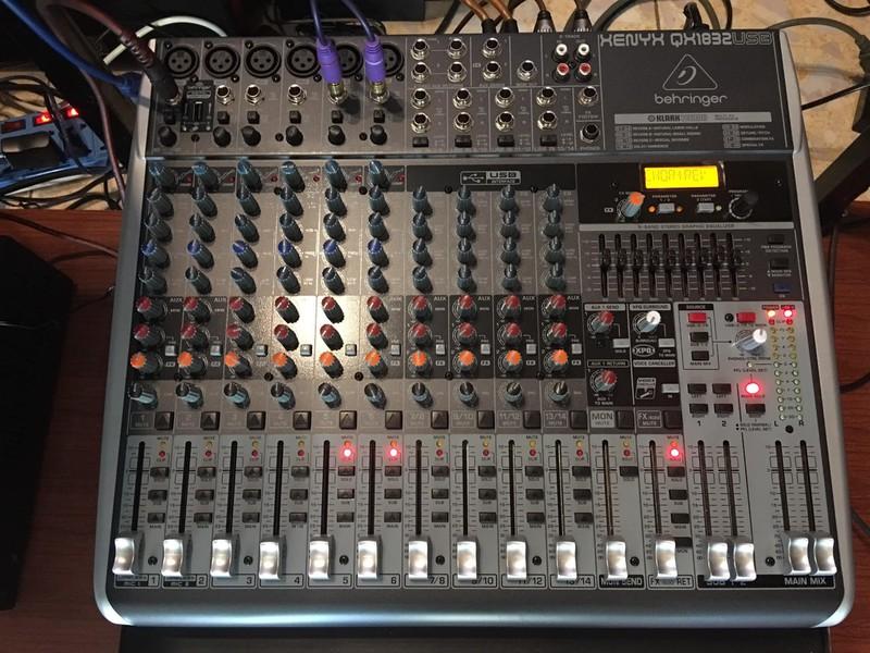Mixer behringer xenyx qx1832usb
