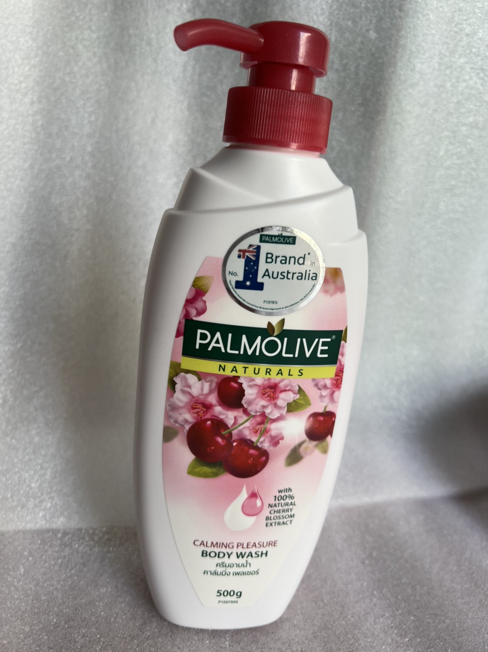 . Sữa tắm sảng khoái dịu êm Palmolive chiết xuất hoa anh đào và sữa 500g