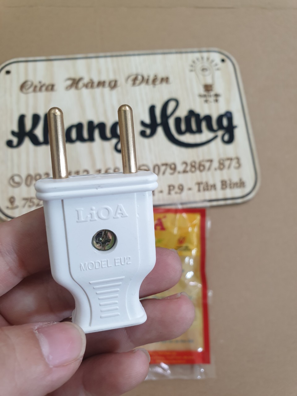 Phích cắm điện lioa 2 chân tròn - eu2f4 - eu2f5