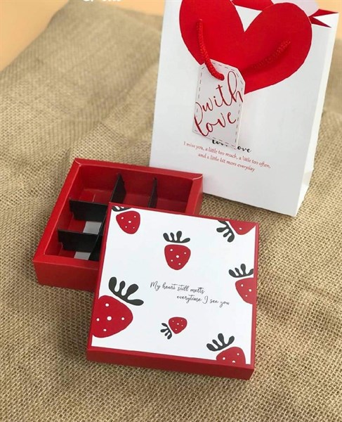 Hộp valentine vuông 9 - 12 - 16 ô dâu đỏ