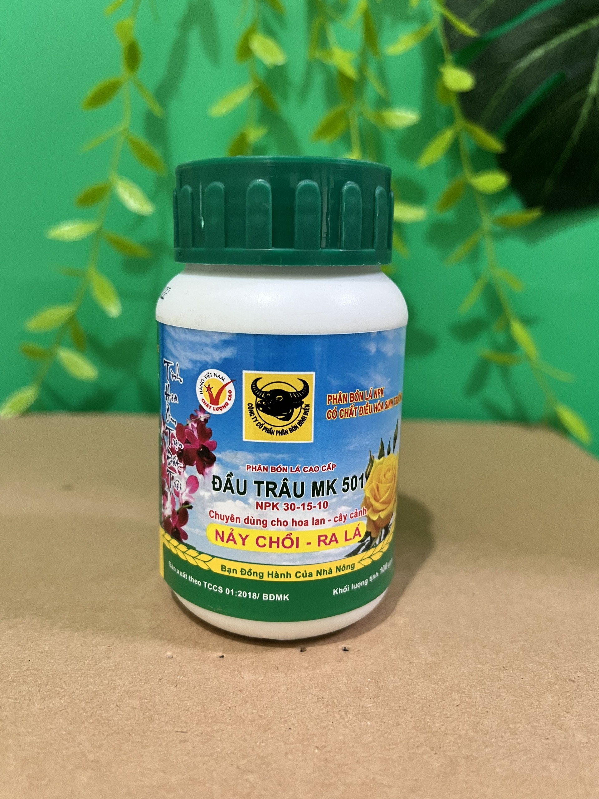 phân bón lá đầu trâu 501 giúp cây nảy mầm trồi, xanh lá dành cho hoa lan cây cảnh