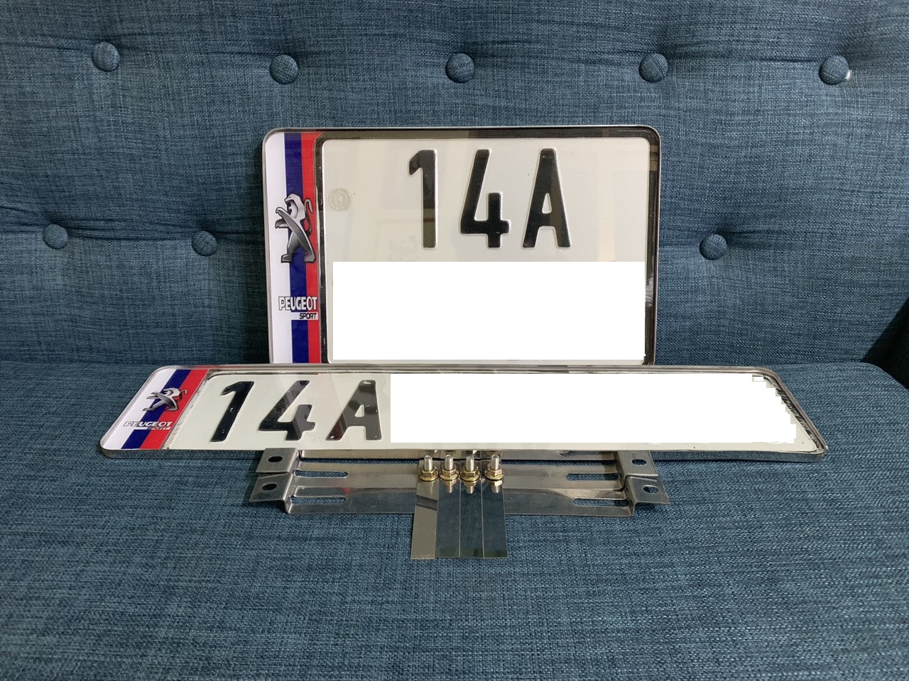 COMBO 2 Khung biển số Inox có cờ 1 dài + 1 vuông ( Nhắn tin chọn mẫu cờ )