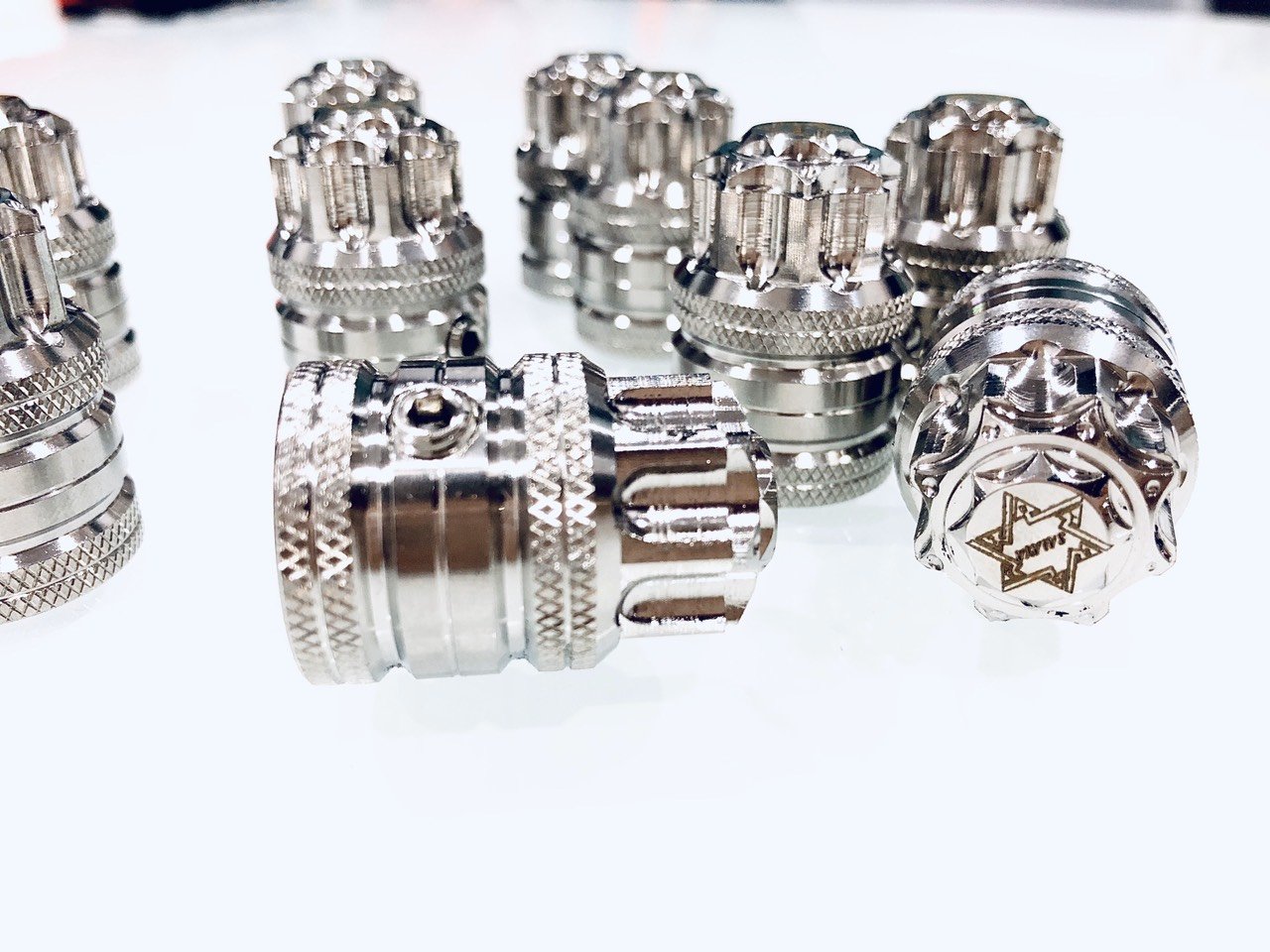 Chụp giò đạp inox salaya cho xe máy