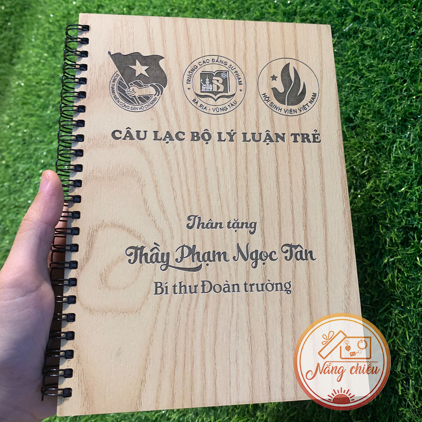 [CỰC ĐỘC ĐÁO] Sổ tay bìa gỗ cao cấp thiết kế theo yêu cầu - 60 trang(30 tờ), dùng làm quà tặng hoặc ghi chép, viết nhật ký, thiết kế bìa thể hiện phong cách cá nhân