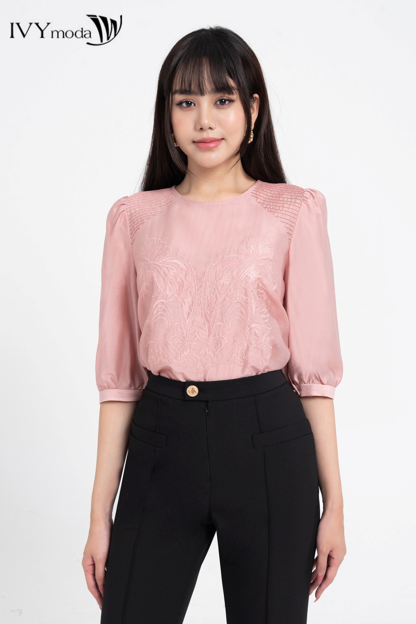 Áo lụa thêu họa tiết ivy moda ms 16m7642