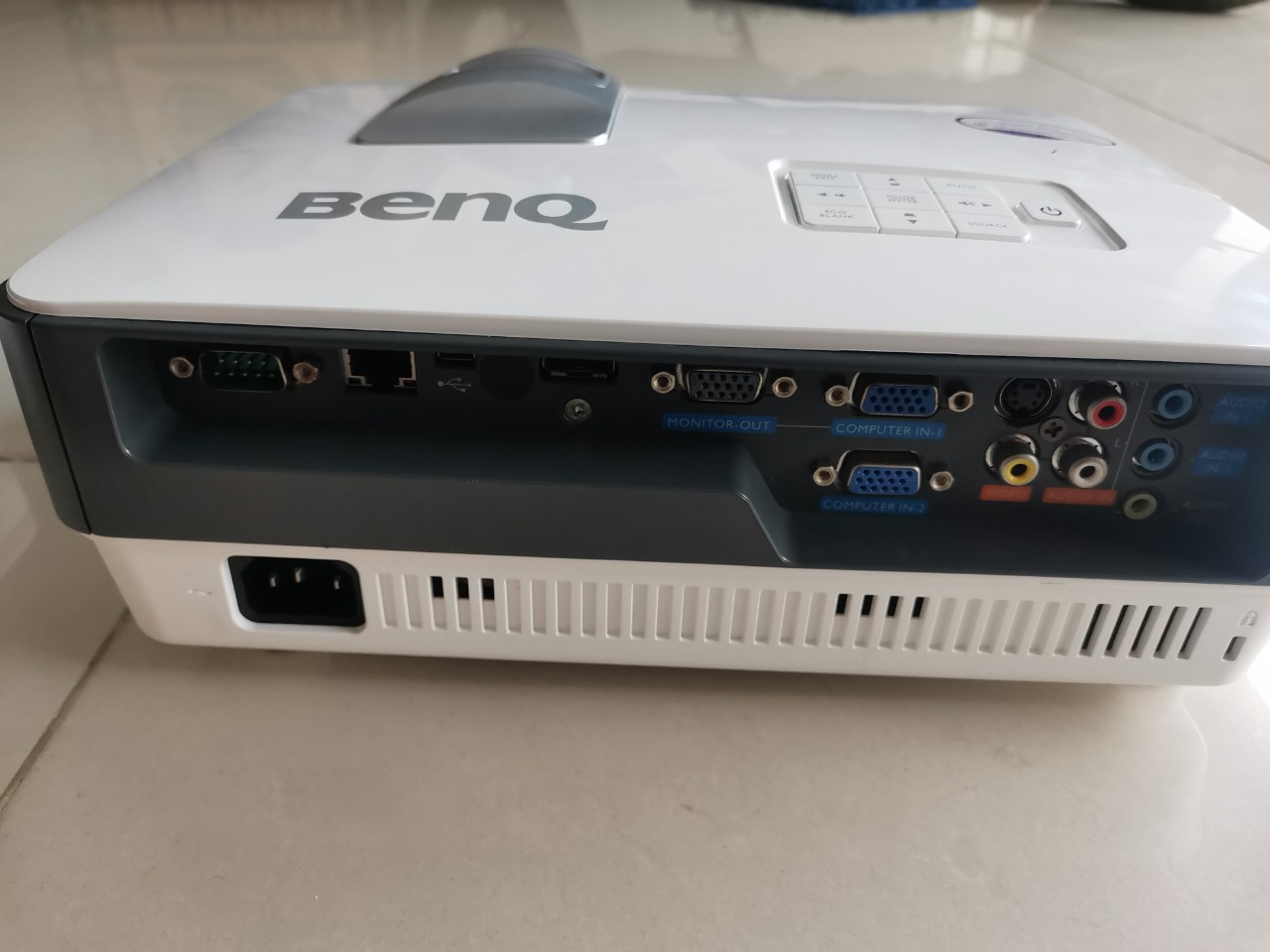 Máy chiếu gần benq816st