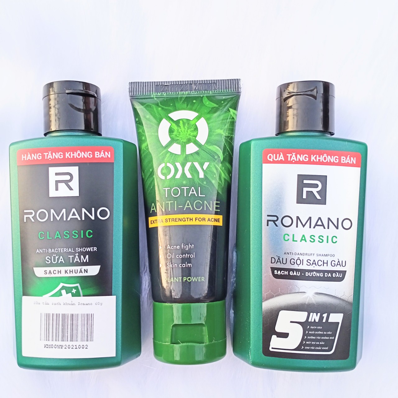 Bộ sữa tắm 60g + dầu gội romano 60g + sữa rửa mặt 0xy 25g