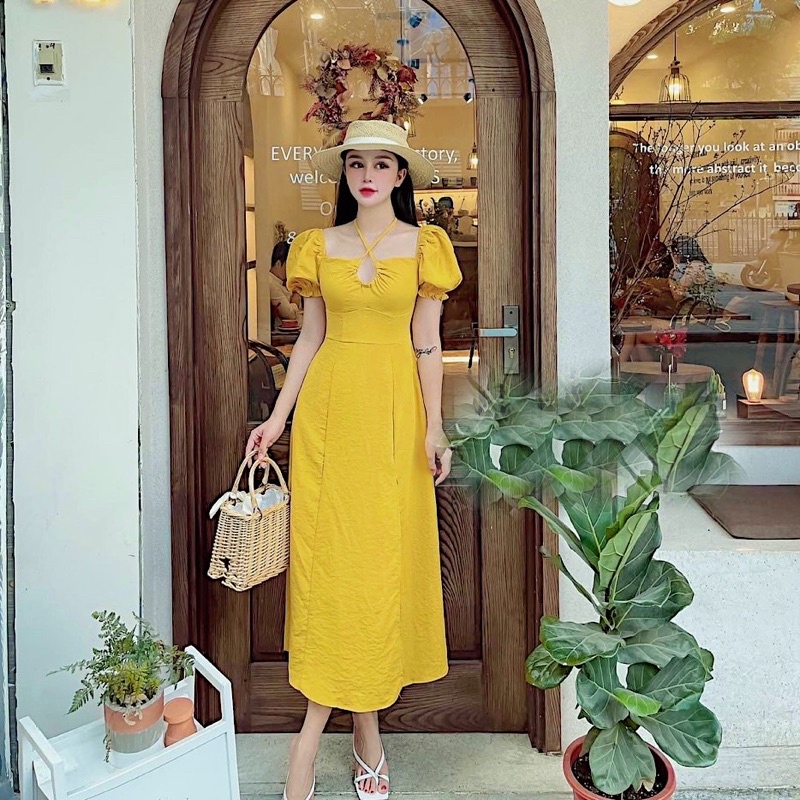 Đầm vàng dây cổ , xẻ tà ms131
