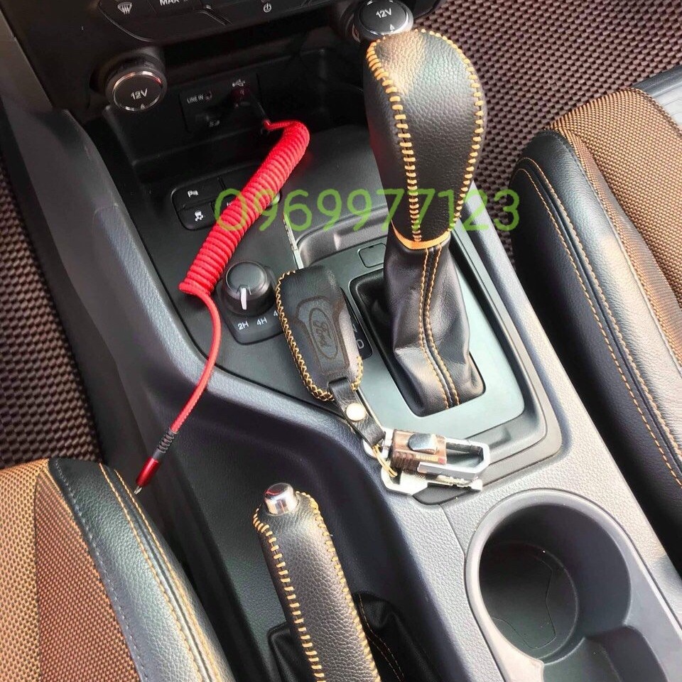 Bọc cần số , TAY PHANH FORD RANGER  XLS, WILTRACK Số tự động 2013-2018, da bò nhiều màu sắc. khắc logo hãng xe theo yêu cầu