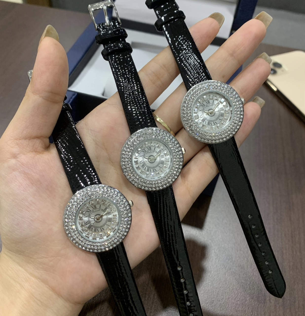 Đồng hồ nữ AcWatch Mel viền đá máy Pin dây da vân rắn