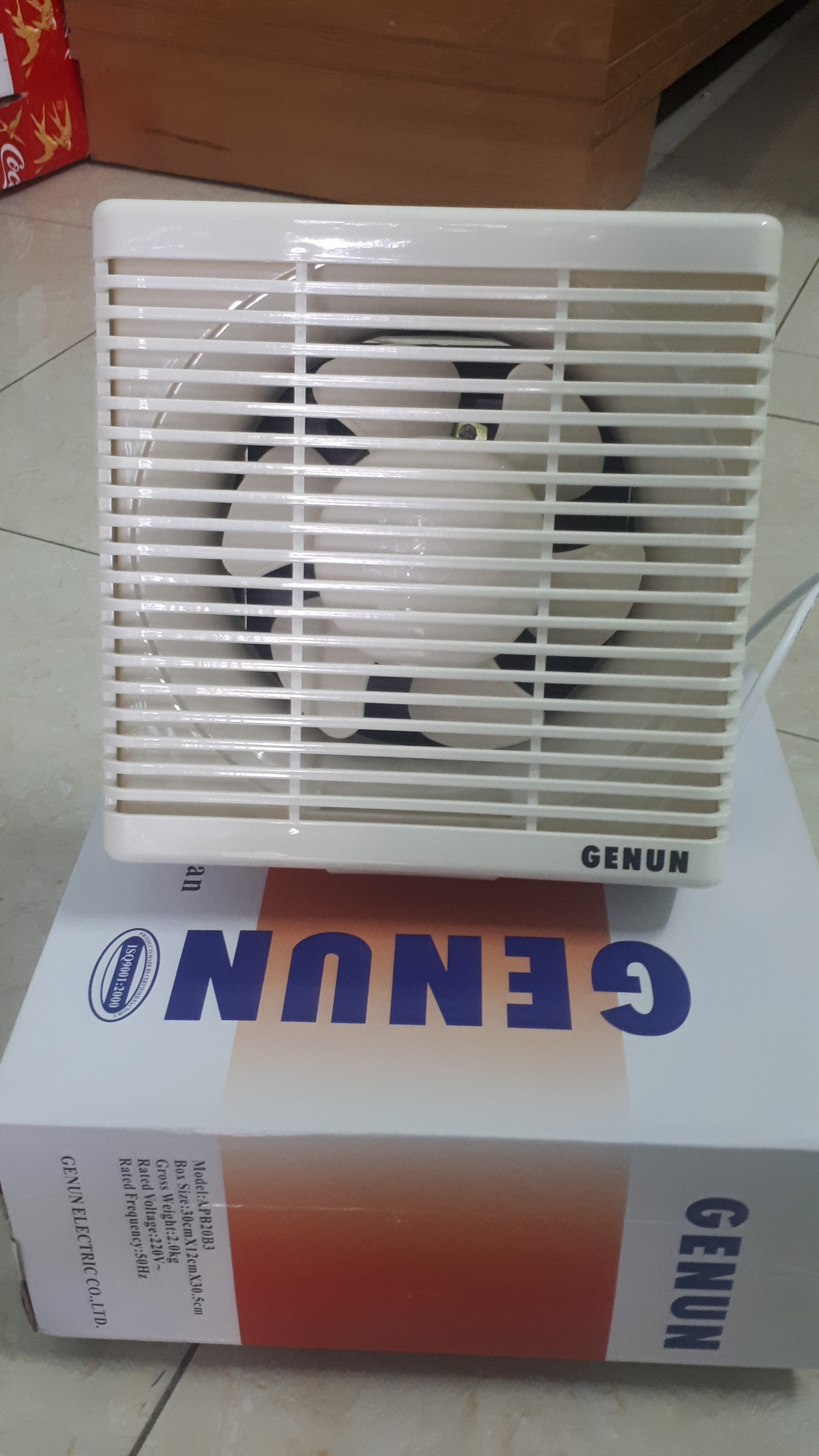 Quạt hút thông gió gắn tường Genun chính hãng