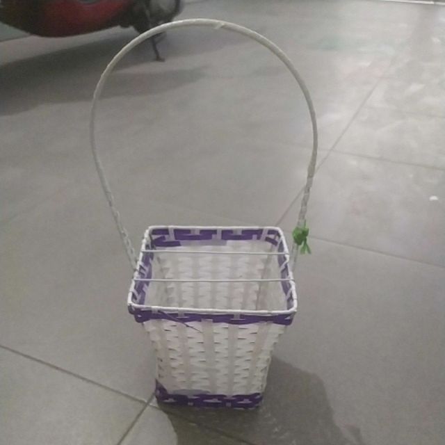 Giỏ cắm hoa giấy nhún hoa thật