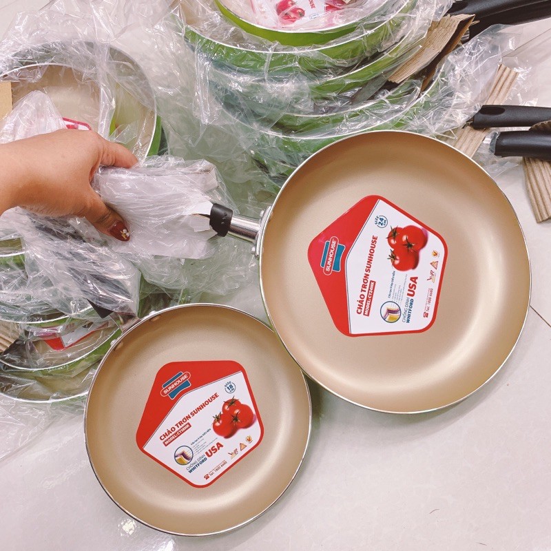 [1 cặp] Chảo Chống Dính Sunhouse Size 24 (tặng kèm 1 chảo size 18) Lòng Vàng 5 Lớp, Đáy Dập Logo Thương Hiệu Sunhouse