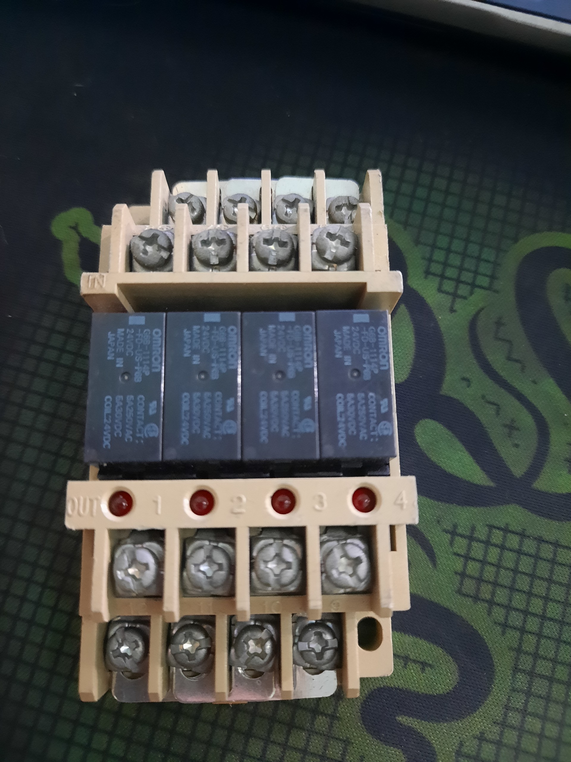 Relay khối omron g6b-4bnd dc24
