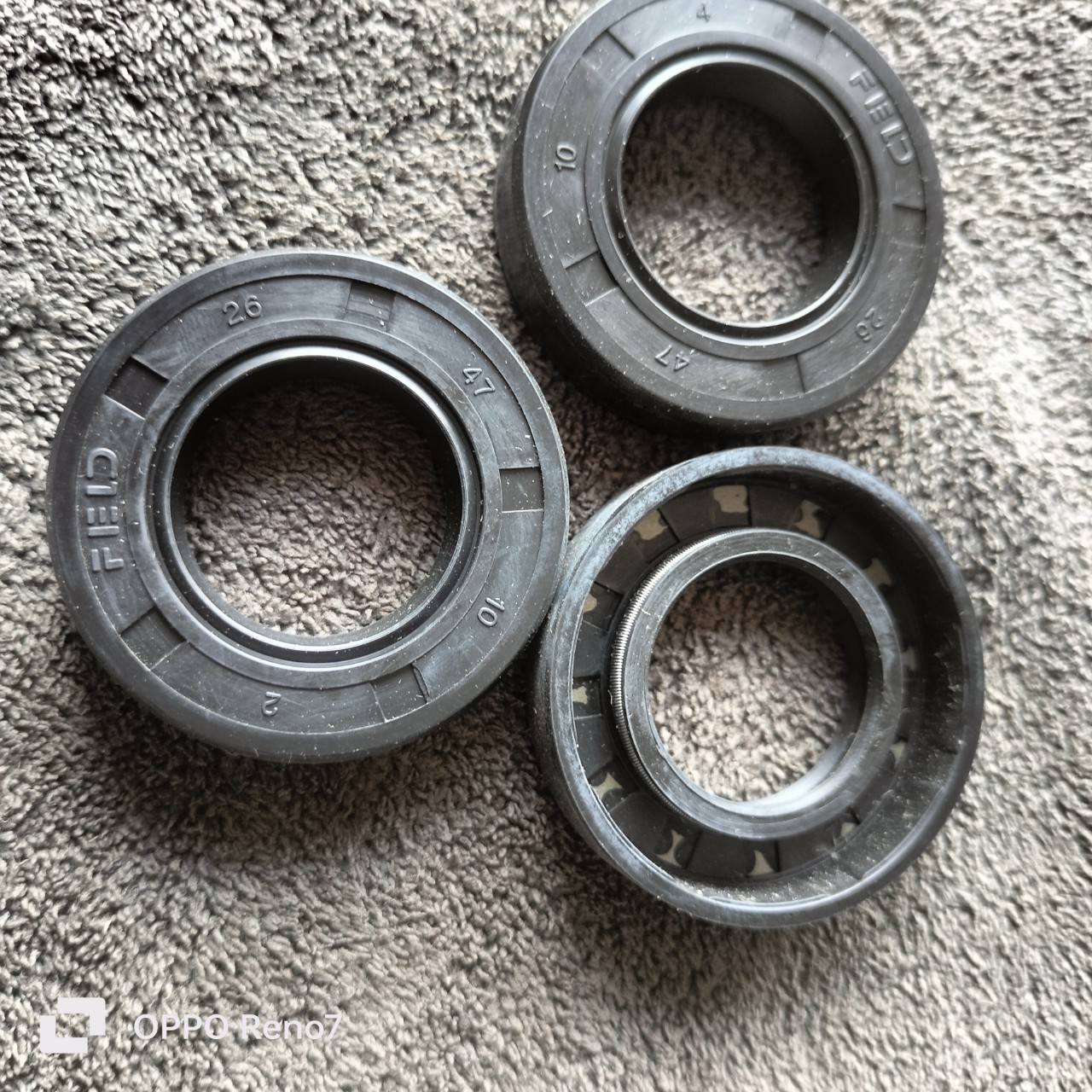 Phớt chắn dầu (oil seal), Thông số 26x47x10, cao su có lò xo