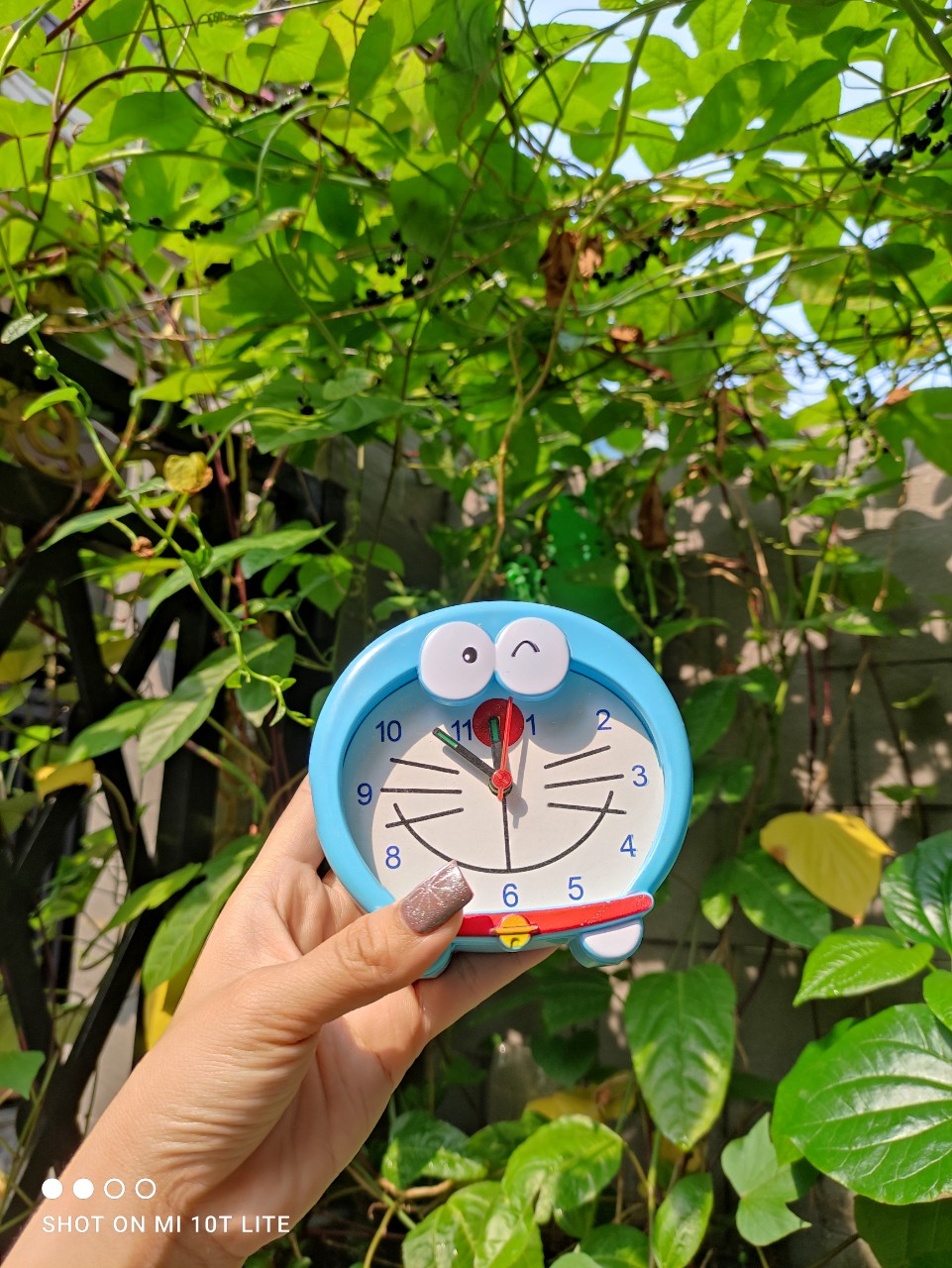 Đồng hồ để bàn doremon có báo thức