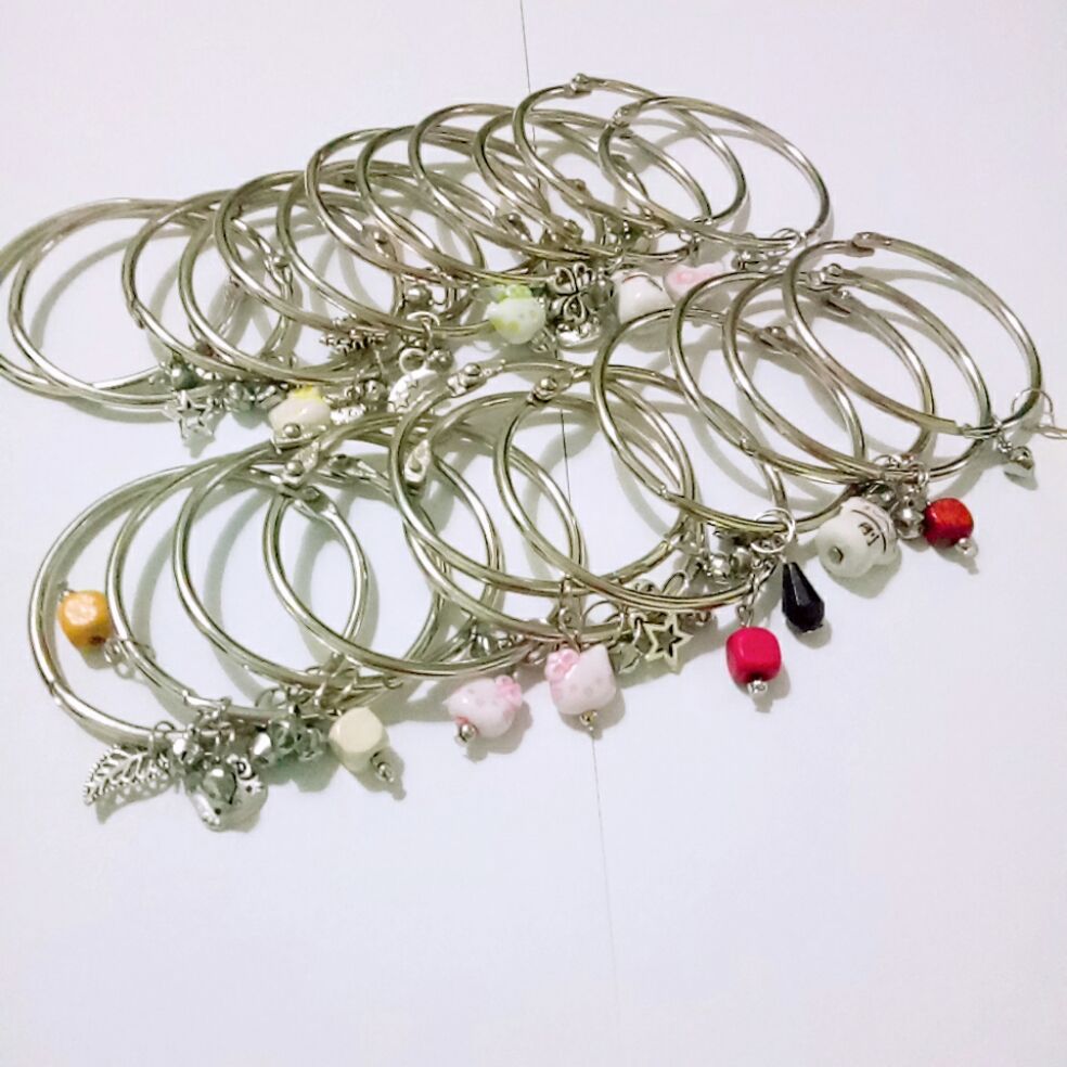 Sỉ combo 10 kiềng tay cao cấp mix charm đa dạng