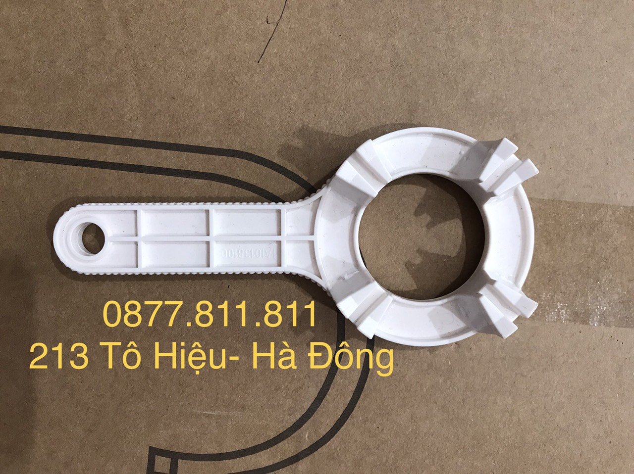 Tay gông mở cốc lọc đời mới Karofi