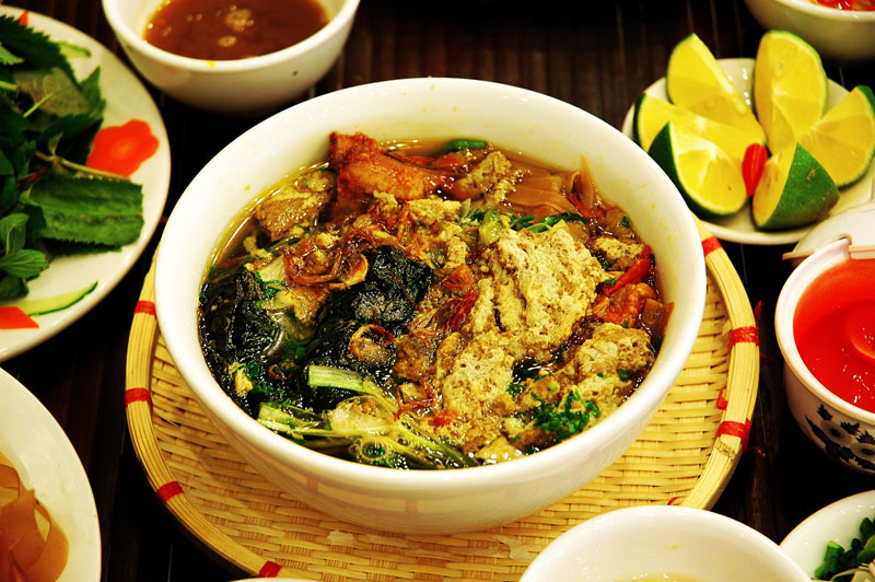 0,5 kg bánh đa đỏ đặc sản hải phòng loại đặc biệt. sợi vừa, mềm, mỏng cực kỳ ngon.