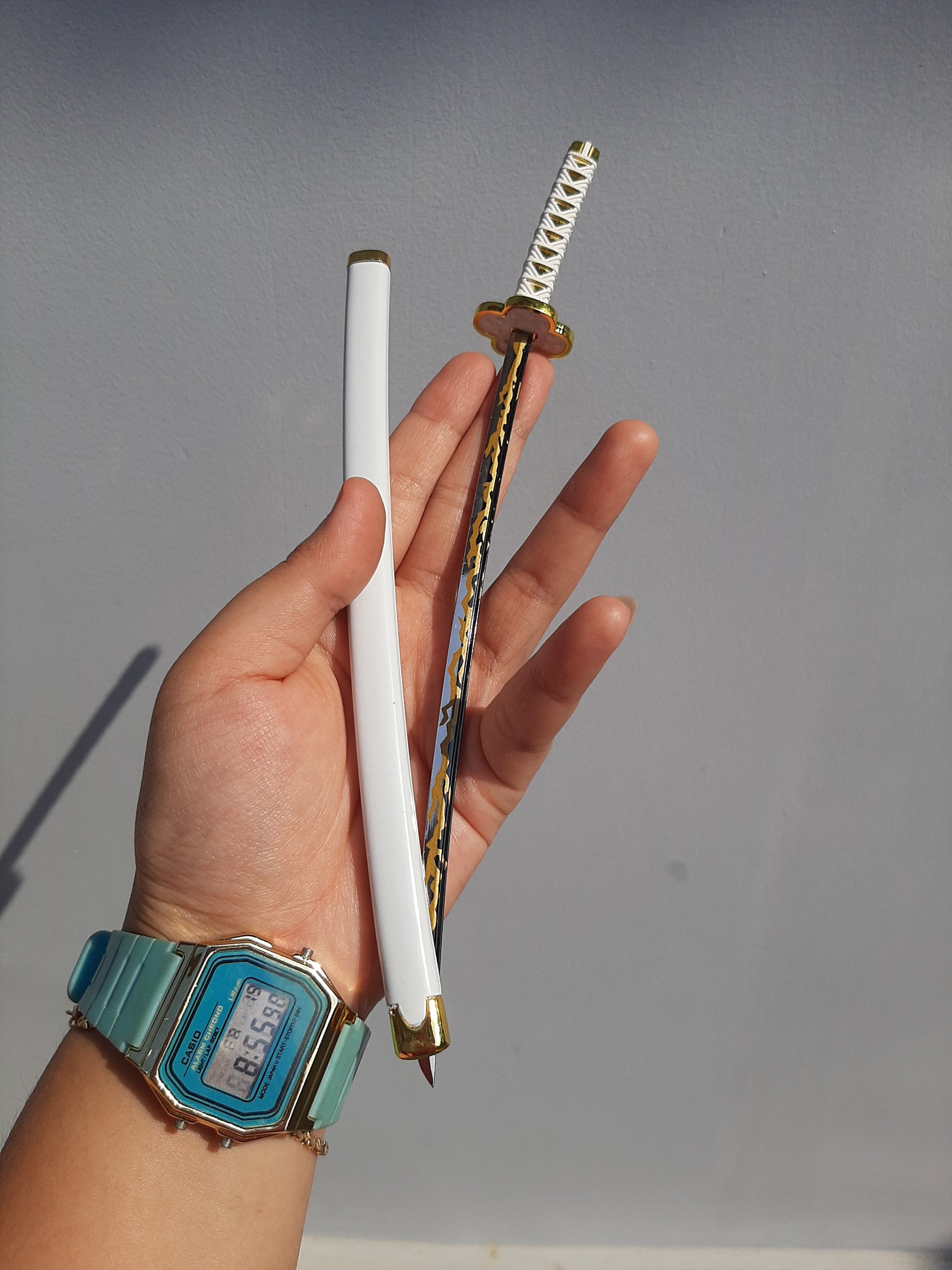 Mô hình móc khóa kiếm Zenitsu 23cm - Tặng đế kiếm 2 tầng - Hình thật - Kimetsu No Yaiba - Baystore