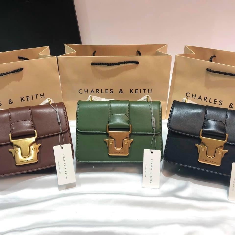 Túi CNK Khoá Cánh Dây Xích Double Handle Metallic Push-Lock Shoulder Bag