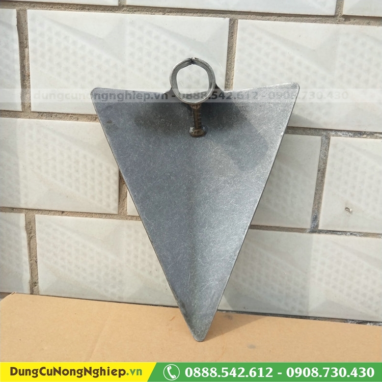 Đầu cuốc hình tam giác