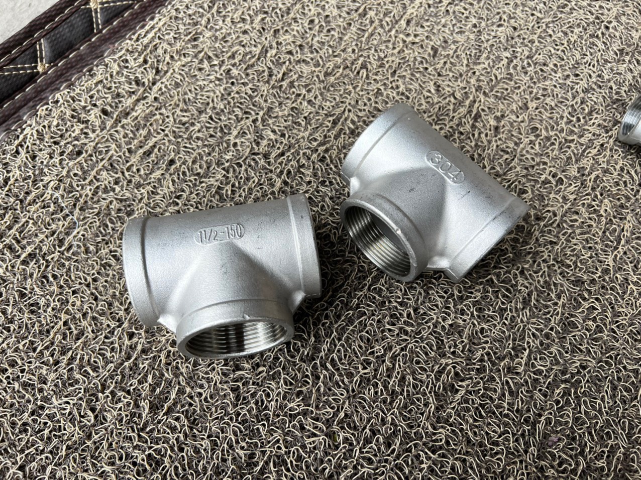 Tê ren inox 304,tê ren trong inox 304, ba ngã inox 304, chia 3 inox 304 phi 13 đến 114