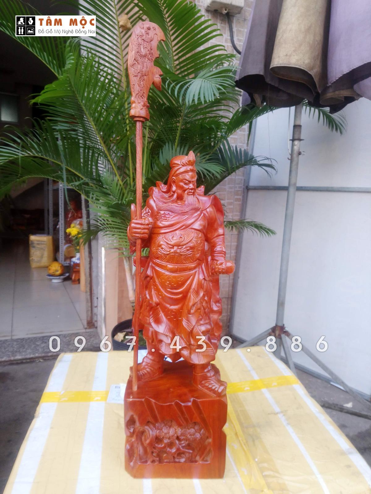 Tượng gỗ Quan Công chống đao gỗ hương cao 60cm