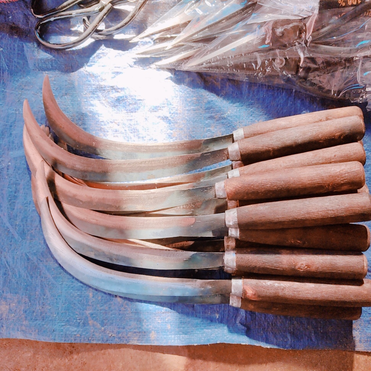 Lưỡi liềm cắt cỏ cắt lúa cắt rau, lưỡi hái cán gỗ được làm thủ công sắc bén, chắc chắn - Hàng loại 1 - [Ảnh thật]