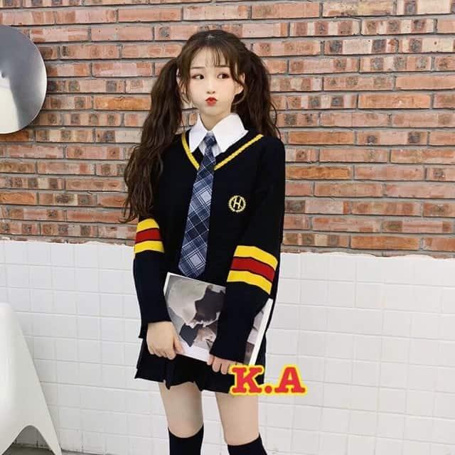Áo thêu chữ h phối viền cổ tim thời trang hàn quốc