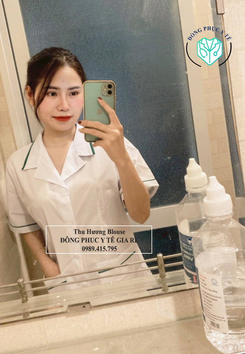 Áo blouse viền xanh lá - bộ blouse trắng viền xanh lá quầy thuốc, kỹ thuật viên