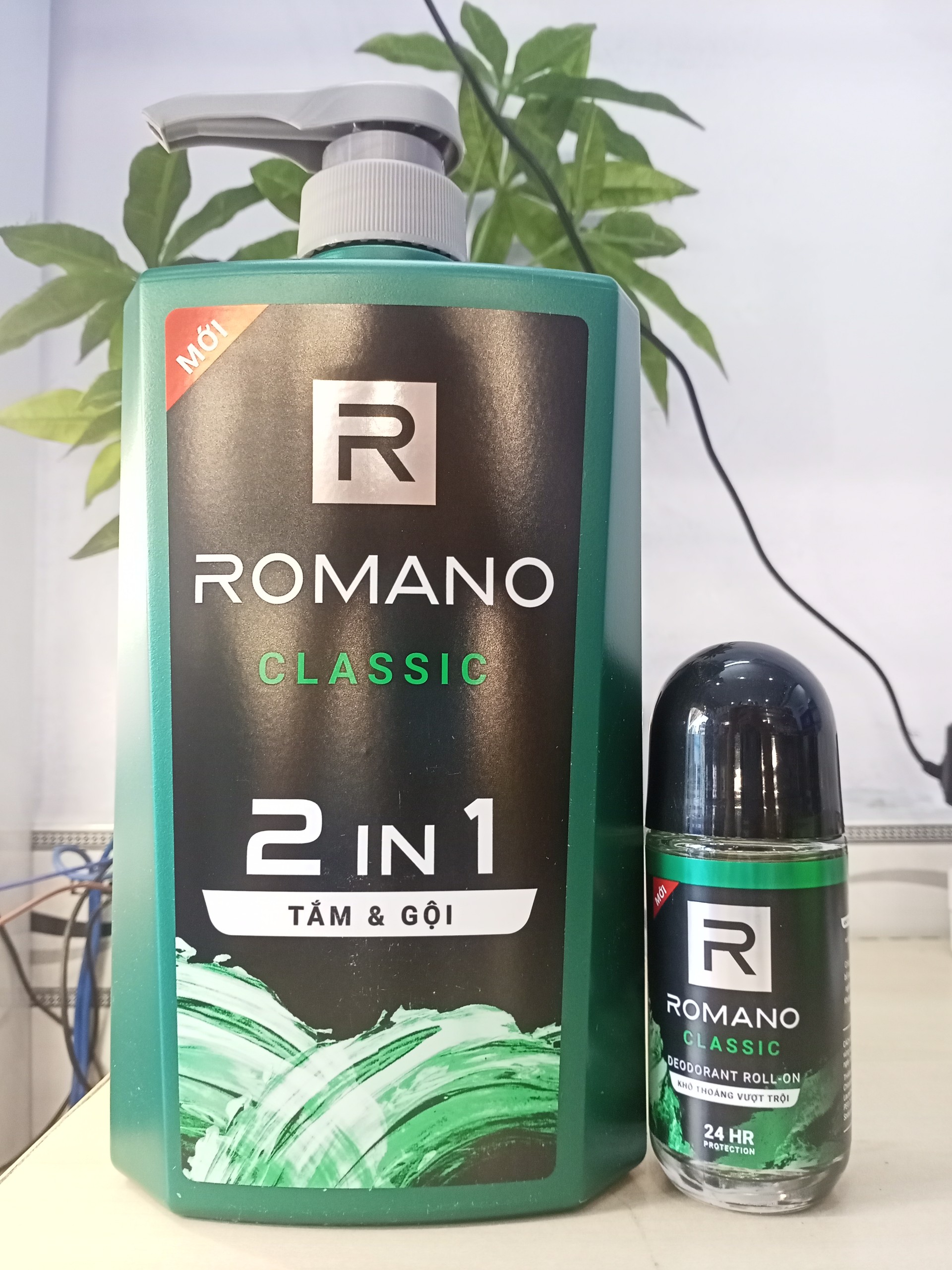 Combo Romano tắm gội 2 in 1 650g + Lăn khử mùi Romano Classic 50ml