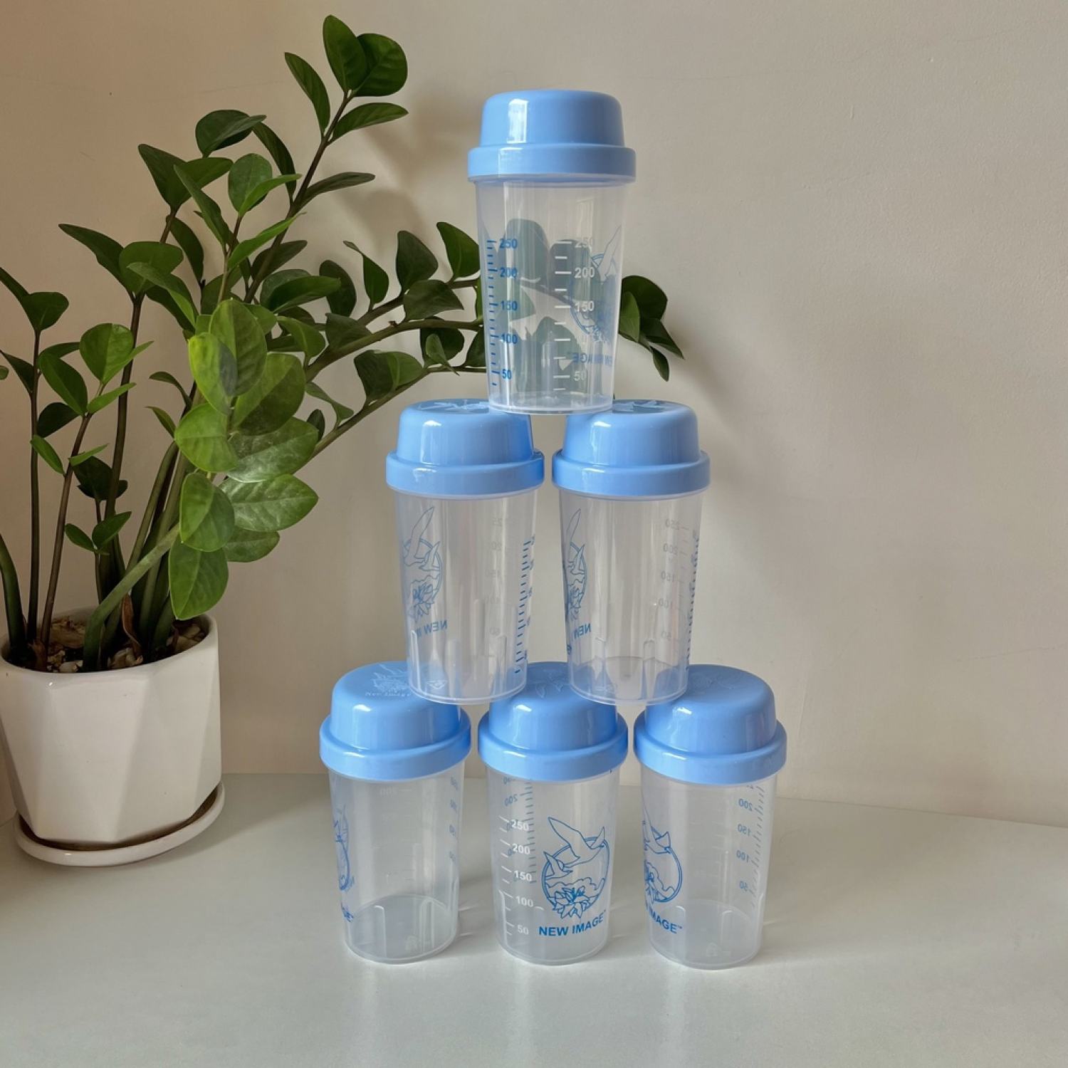 Bình lắc sữa non Alpha Lipid 350ml có chia vạch