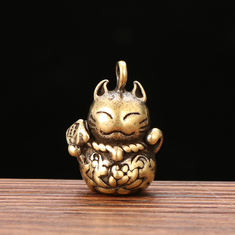 Tượng Nhỏ Phong Thủy Bằng Đồng Kiểu Dáng Hình Mèo Thần Tài (Kích Thước: 2.7cm x 2.2cm)