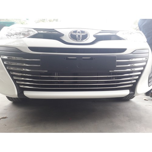 Mặt ca lăng toyota vios 2020 inox, ốp trang trí mặt ca lăng dán vios 2019-2020