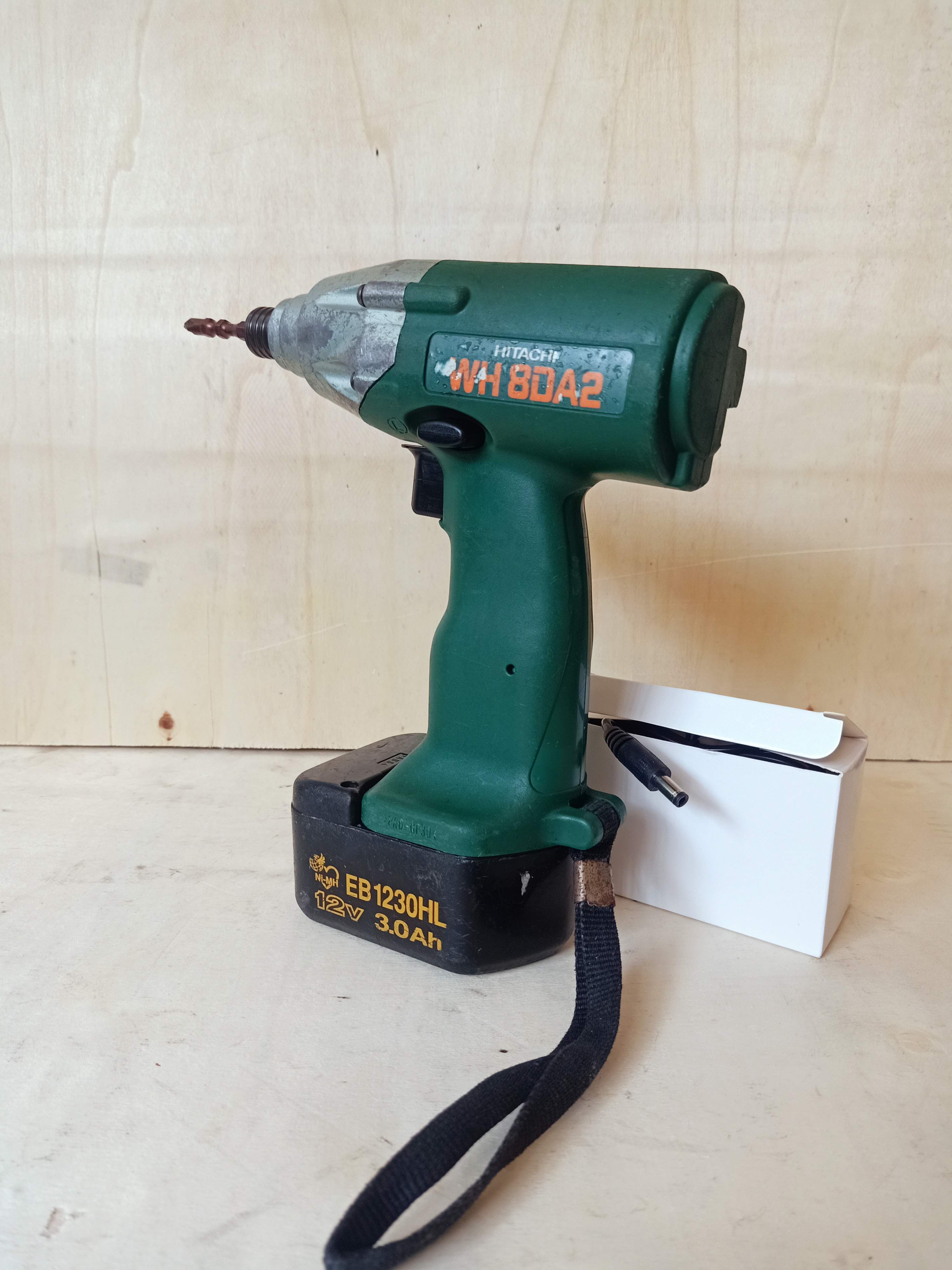 Máy bắn vít nội địa nhật hitachi 9.6v đã lên 12v pin li-ion mới 100%