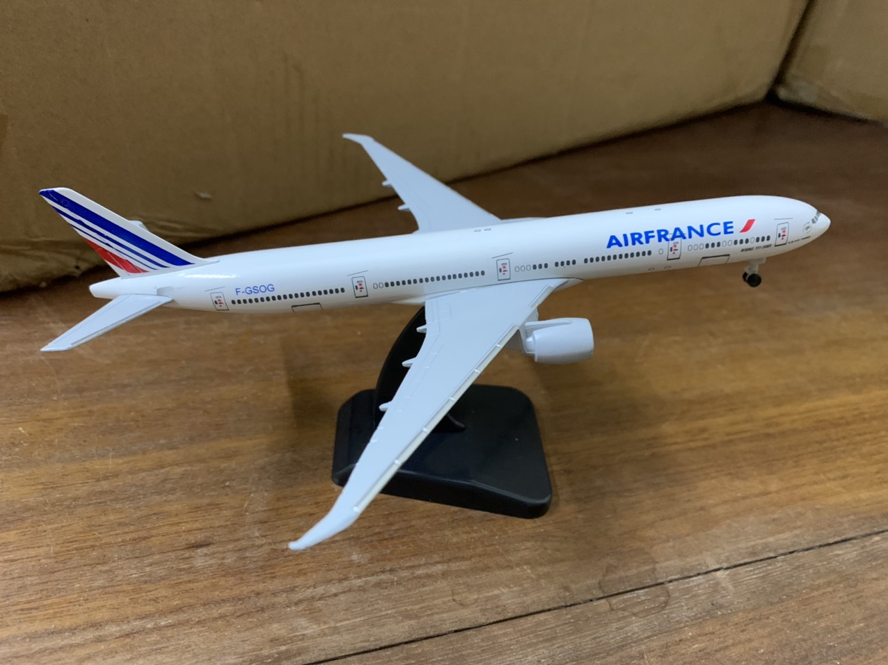 Mô hình máy bay airfrance 18cm có bánh xe