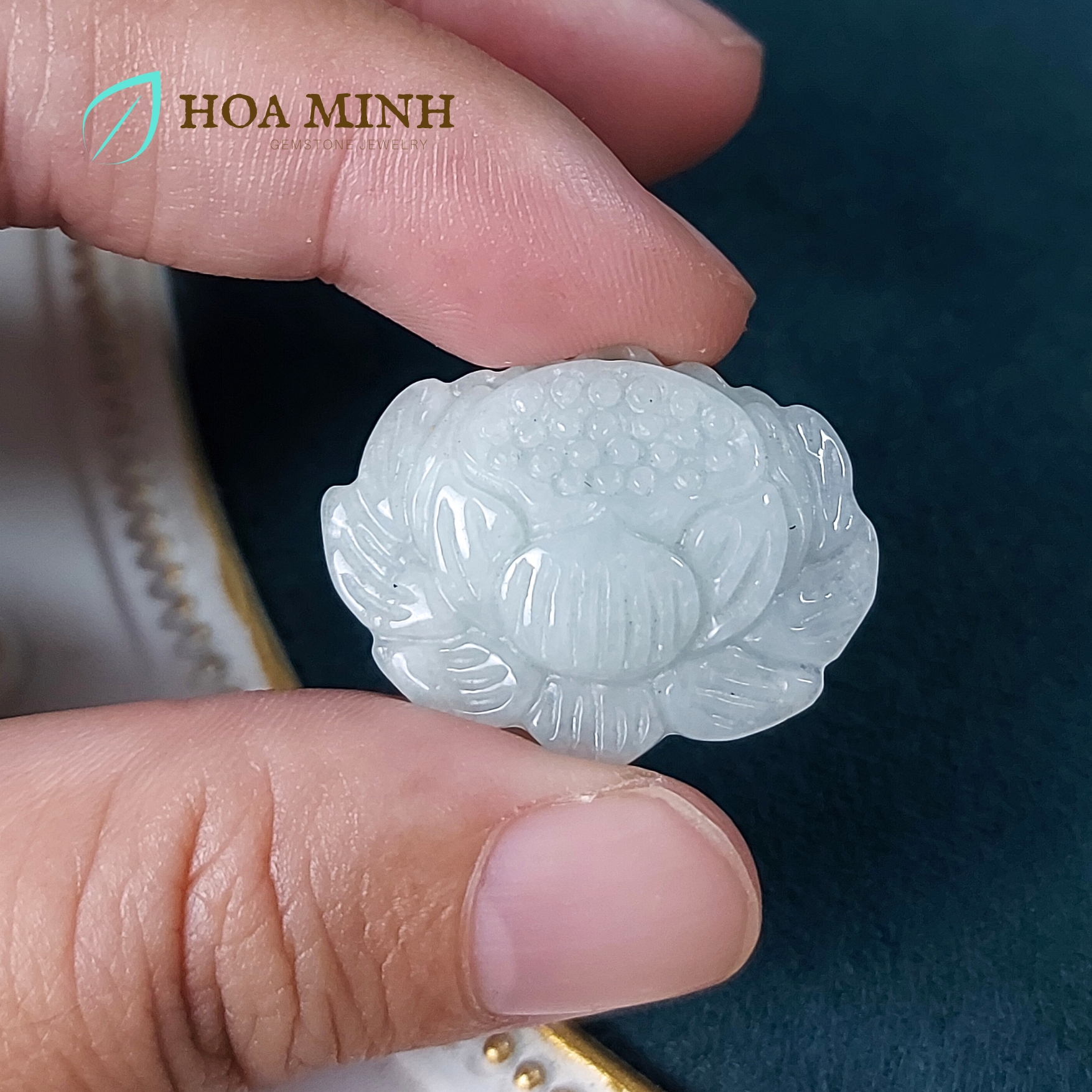 Mặt dây chuyền đá Cẩm Thạch khắc hình hoa sen cực đẹp size 21 x 28.7mm | Hoa Minh Gem