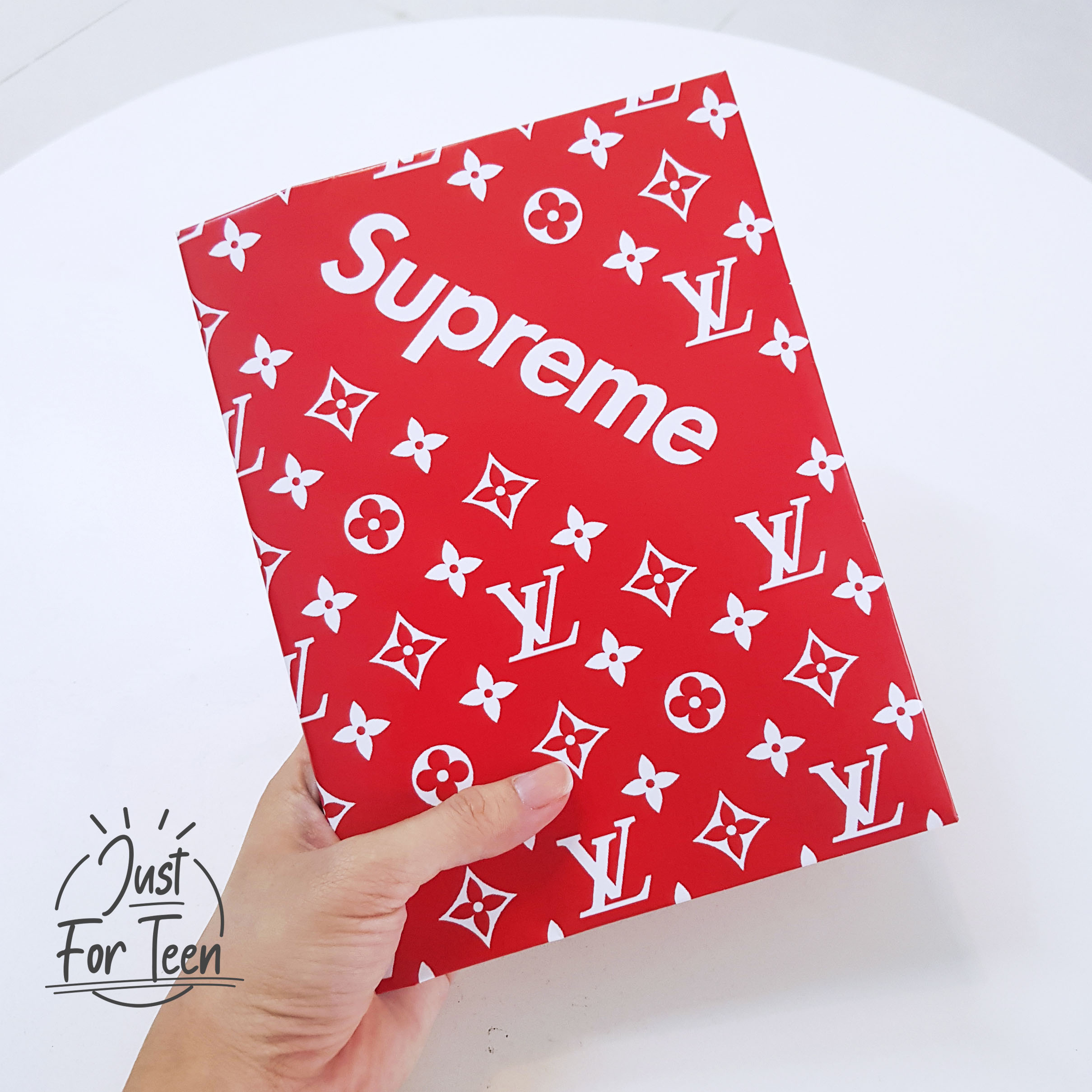 Bọc vở LV Supreme Đỏ Brand siêu chất - bao tập hàng hiệu cho nữ đáng yêu