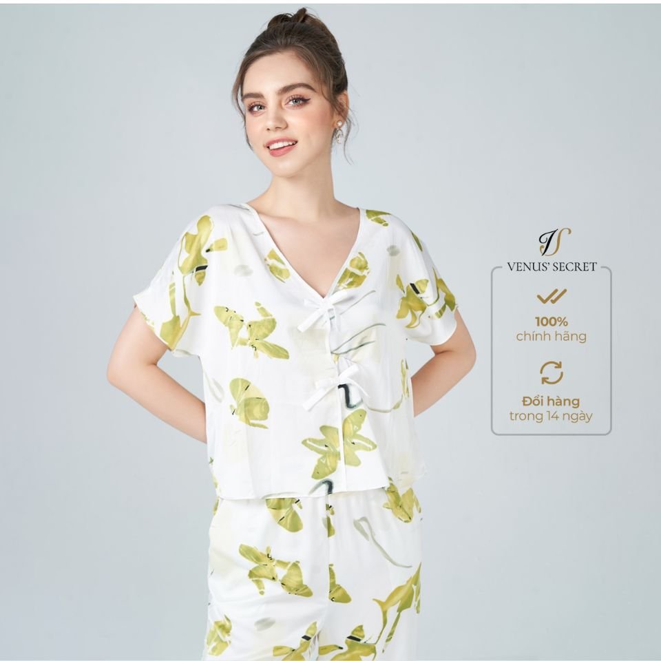 Bộ home quần lửng hoa xanh nền trắng
