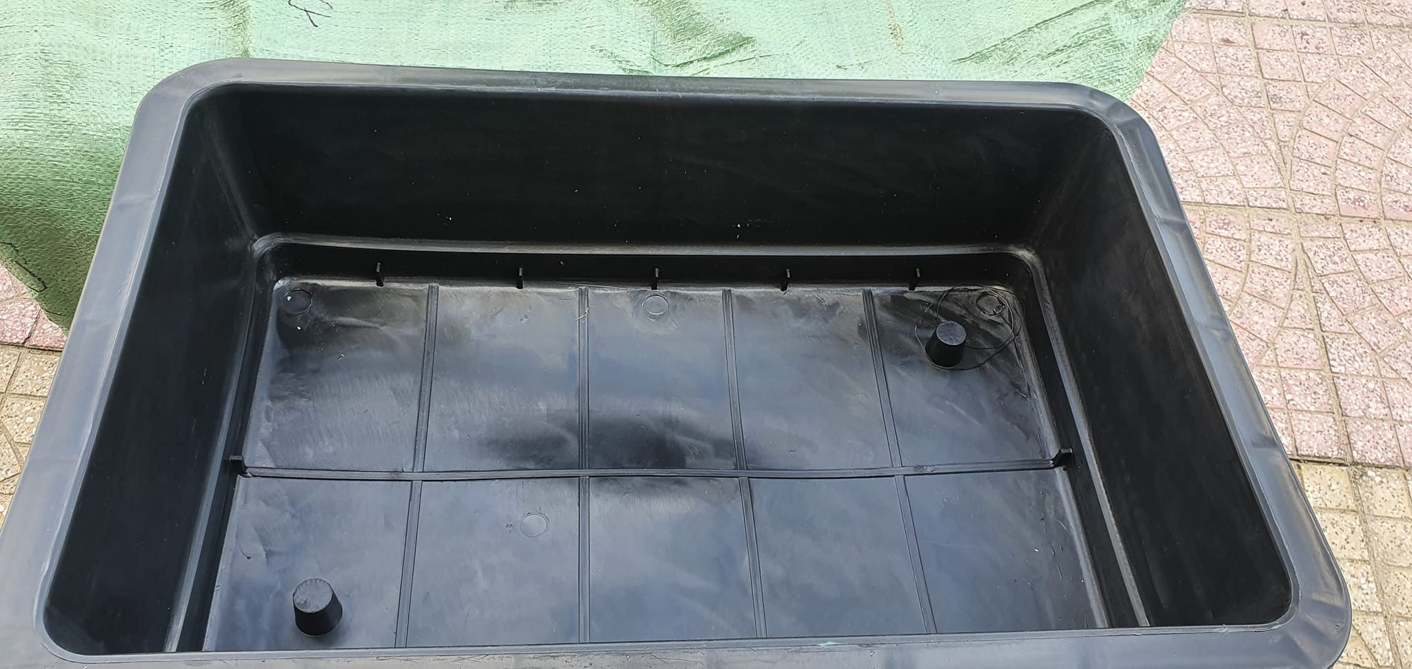 Khay đen trồng rau (trung: 65-43-16 và đại: 102-43-16) và miếng lót trồng cây