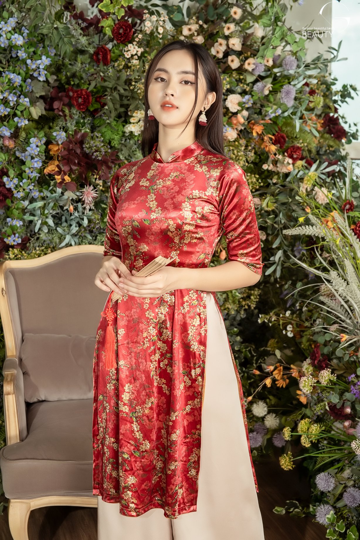 Áo dài cách tân hoa đỏ