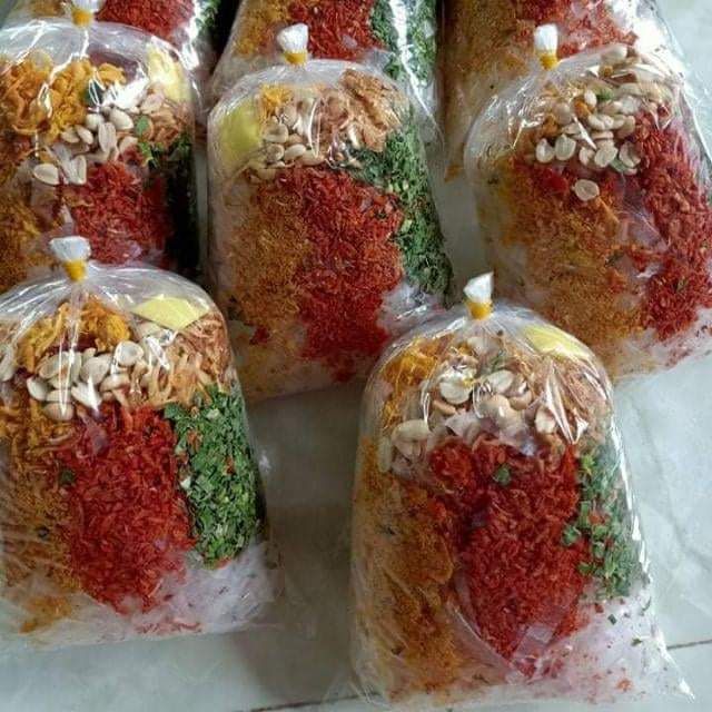 bánh tráng trộn thập cẩm sa tế thơm ngon