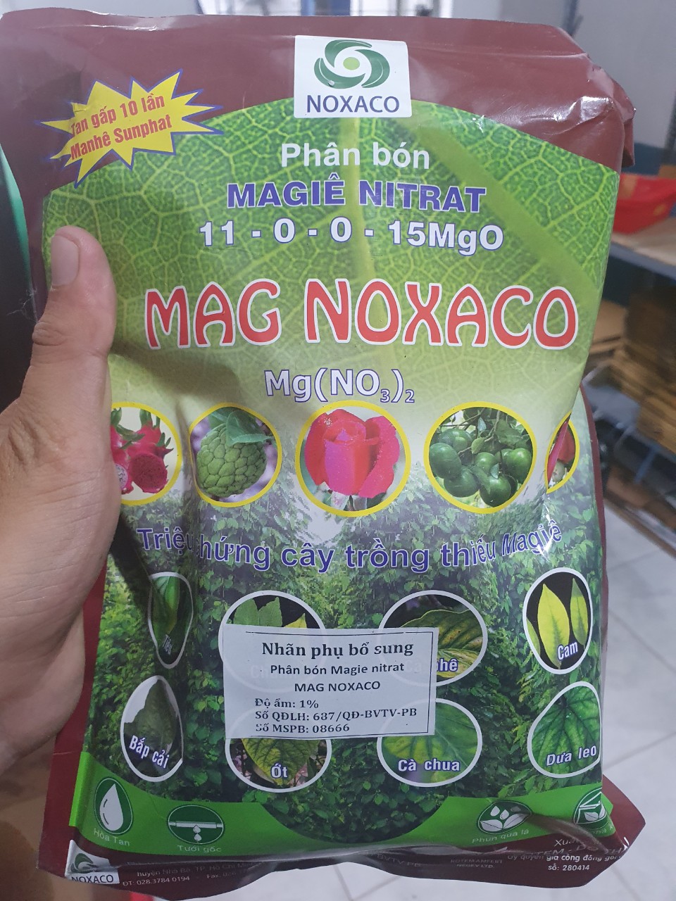 Phân bón Manhê Nitrat gói 1kg giúp lá cây luôn xanh tốt, tổng hợp nhiều dưỡng chất nuôi cây, làm tăng năng suất