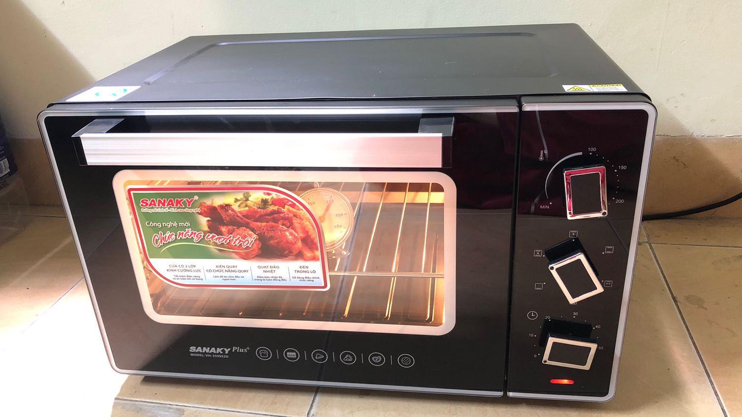 Lò nướng sanaky vh3599s2d 35 lít hàng trưng bày đẹp 98-99% công suất, nhiệt độ: 1600 w100 - 230 độ c chất liệu lò: khoang lò bằng thép không gỉvỏ lò thép phủ sơn tĩnh điện