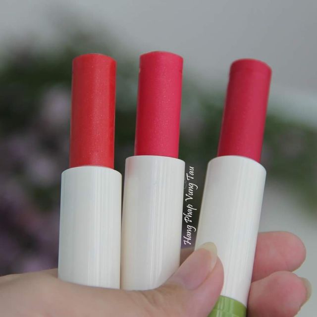 Son dưỡng môi yves rocher có màu