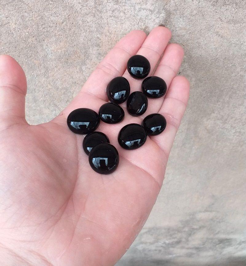 Phụ kiện trang trí bể cá: Sỏi đen * 20 viên