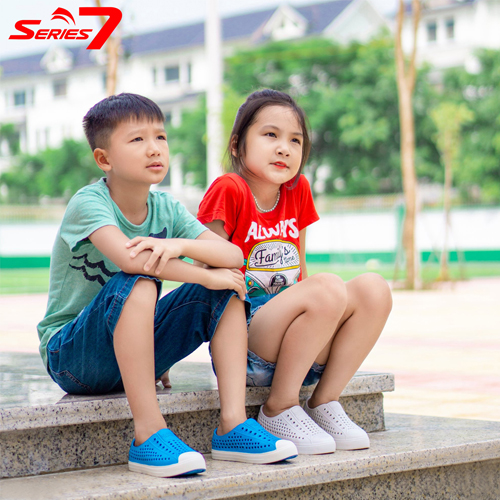 Giày nhựa cho bé trai bé gái dáng Sneaker đi học đi mưa dạo phố, chất liệu nhựa Eva & Phylon siêu nhẹ, mềm, êm chân, không thấm nước - nhiều màu BTBGSr7